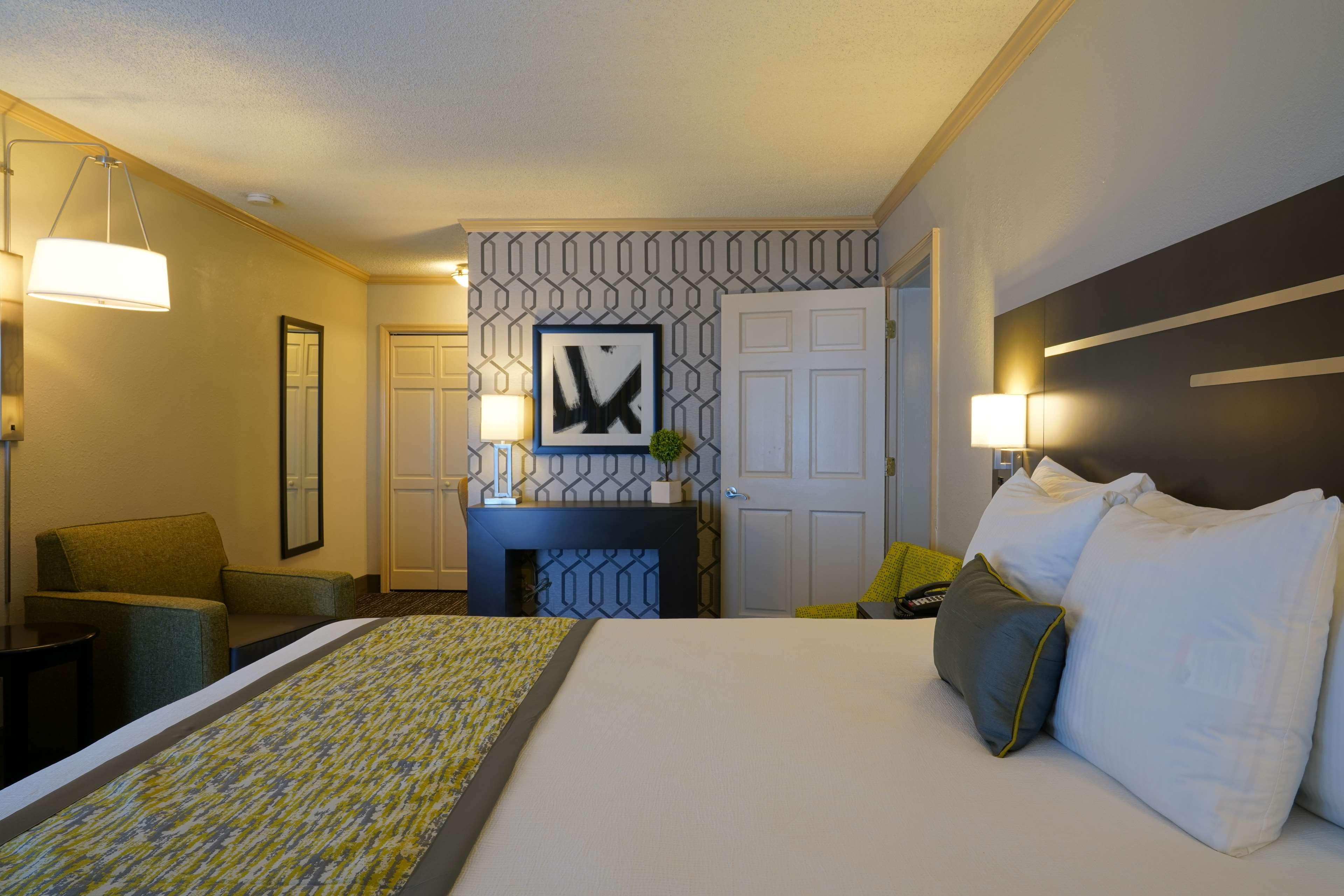 Best Western Plus Morristown Conference Center Exterior photo